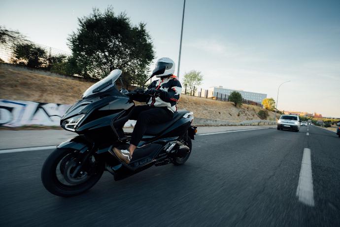 EMAX S in movimento